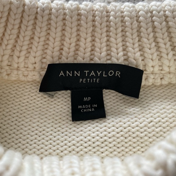 Ann Taylor pullover - Picture 2 of 2